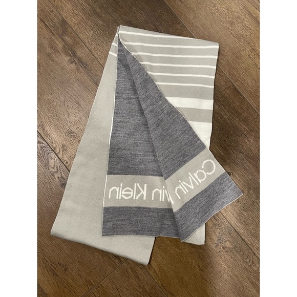 Warm Calvin Klein Scarf🧣 - Picture 3 of 3